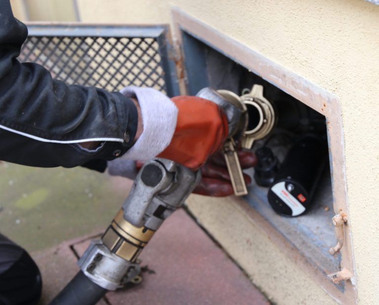 Outil de commande de fioul, de biofioul et autres énergies livrées