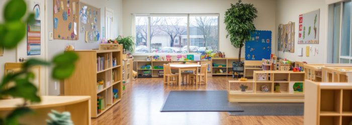 éclairage dans une salle de classe de marternelle.