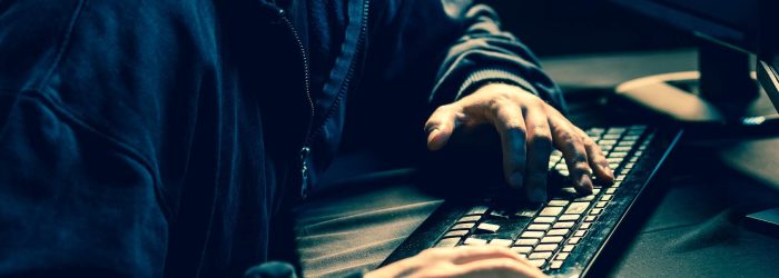 homme hacker système de téléphonie sécurité